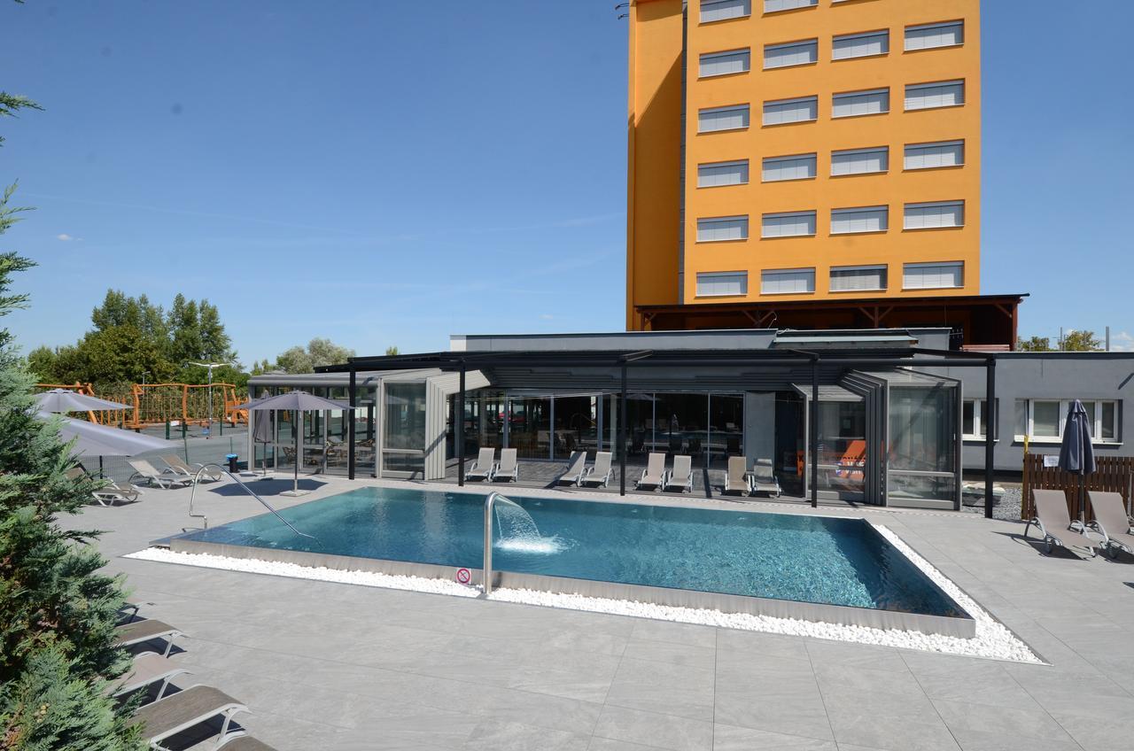 Hotel Aura Design&Garden Pool Praga Exterior foto